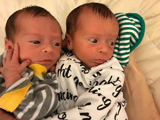 Your #dailymomentoftwin : “Fear not, dear brother! I shall save thee from yon everyday object we never noticed until just now!” @tris_ten_meagan_dotsey #momentoftwin #newborns #twinbrothers #twins #twinning #twinlife #fawkespaul #phoenixhayden #fawkesandphoenix #hookedonfawnix