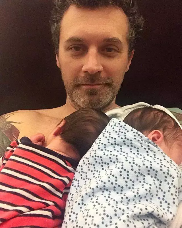 Post-6AM feeding while Mama unhooks herself from the milk machine. #milkdrunk #twindad #hookedonfawnix #dotseyduo #fawkesandphoenix #fawkespaul #phoenixhayden #twins #twinboys #identicaltwins #identicaltwinboys #twinning #twinlife #twinsofinstagram