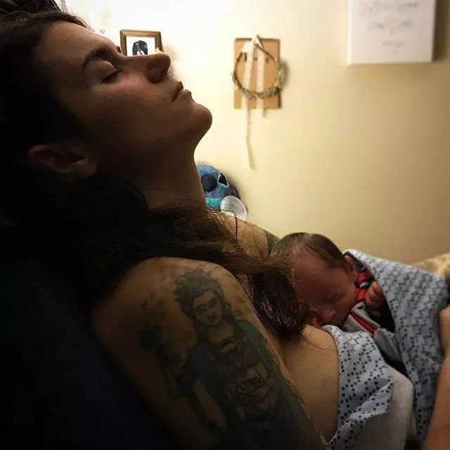 Love and exhaustion at the 3AM feeding. #twinmom #twinlife #momlife #momsofinstagram #fawkespaul